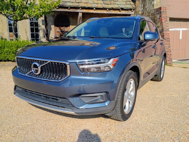Used 2022 Volvo XC40 T4 FWD Momentum SUV