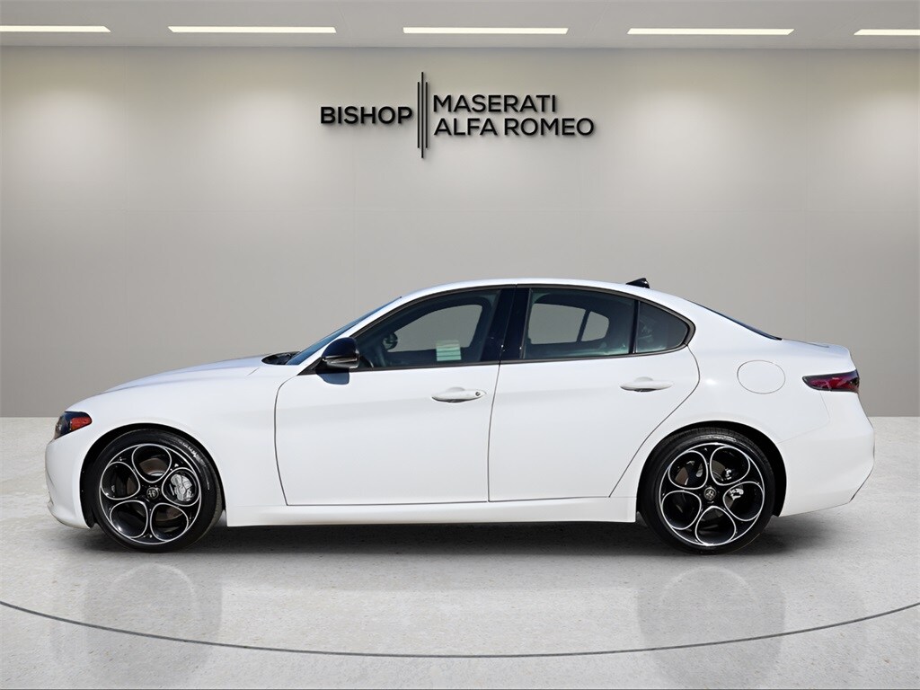 2025 Alfa Romeo Giulia Base photo 4