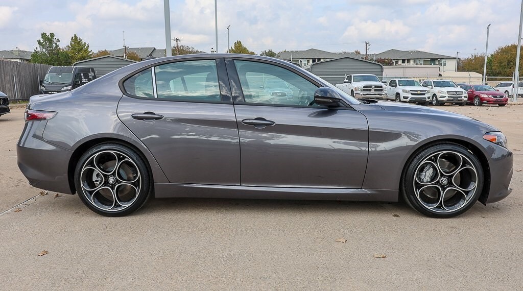 2025 Alfa Romeo Giulia Base photo 2