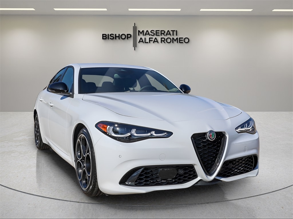 2025 Alfa Romeo Giulia Base's photo