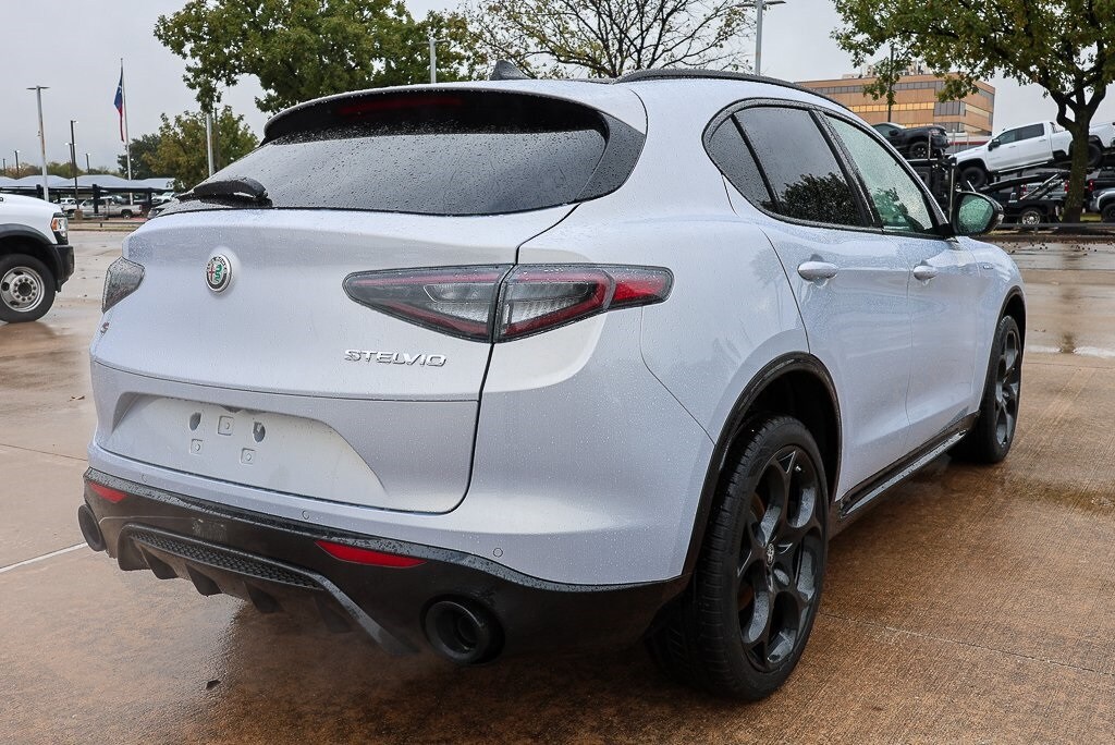 2025 Alfa Romeo Stelvio Base photo 3