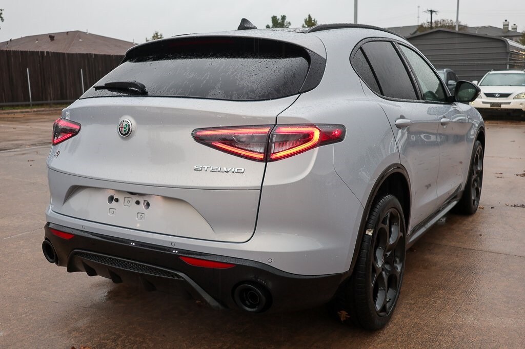 2025 Alfa Romeo Stelvio Base photo 3