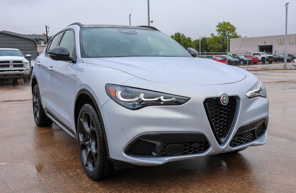 2025 Alfa Romeo Stelvio Base's photo