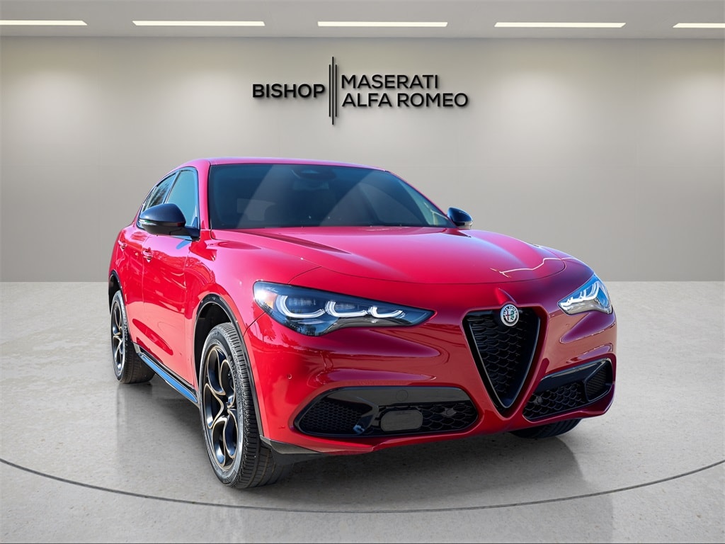 2025 Alfa Romeo Stelvio Intensa's photo