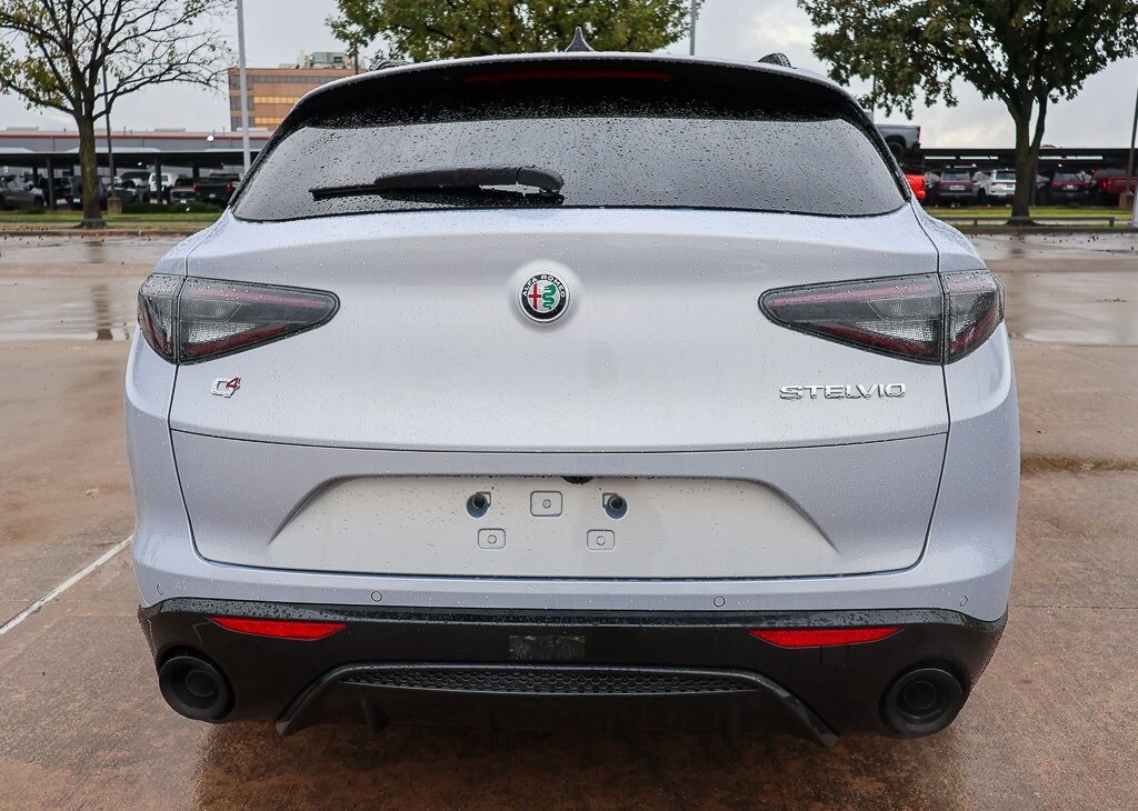 2025 Alfa Romeo Stelvio Base photo 4
