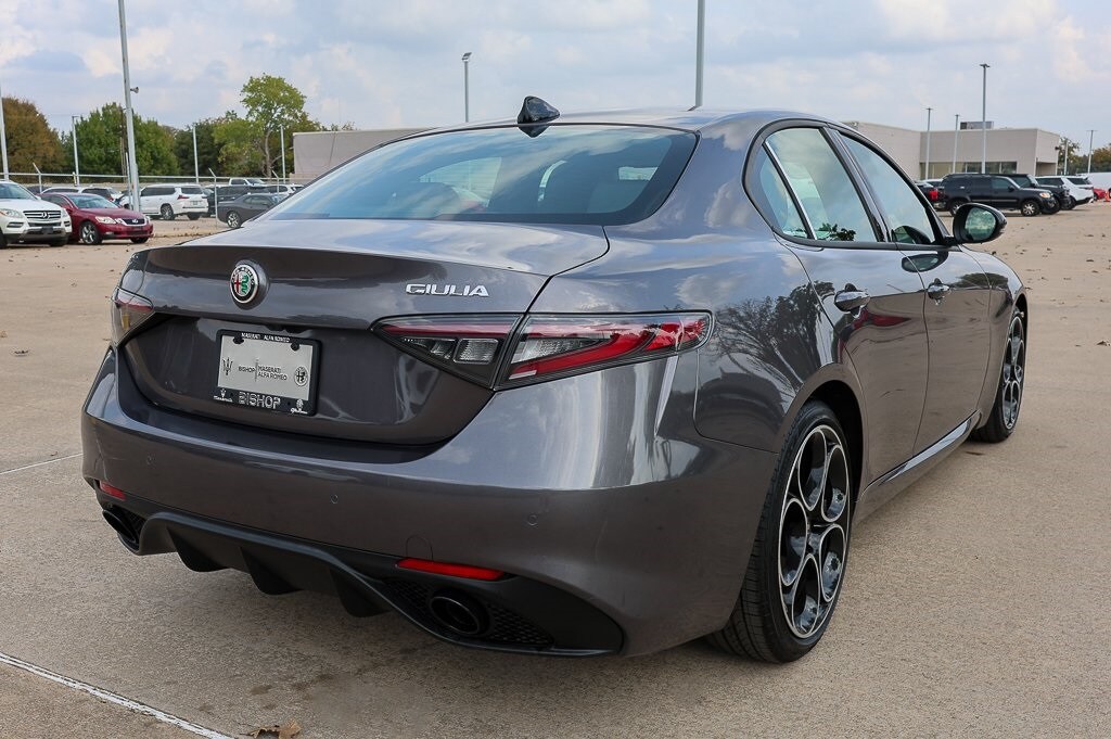 2025 Alfa Romeo Giulia Base photo 3