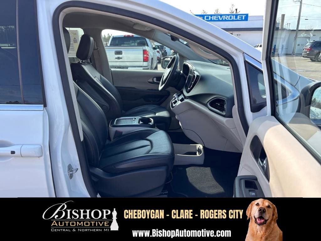 2023 Chrysler Pacifica Touring L image 22