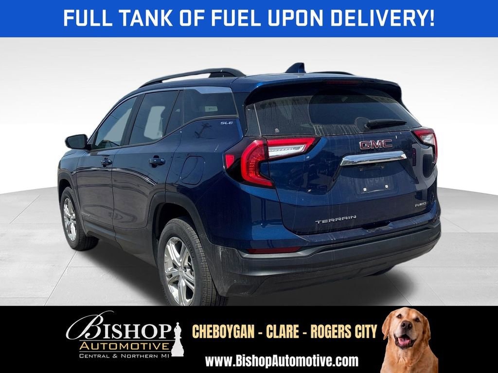2022 GMC Terrain SLE image 2