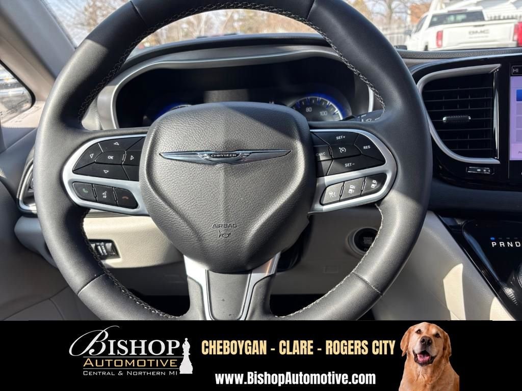 2023 Chrysler Pacifica Touring L image 24