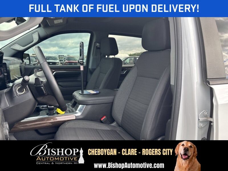 2023 Chevrolet Silverado 1500 RST image 2