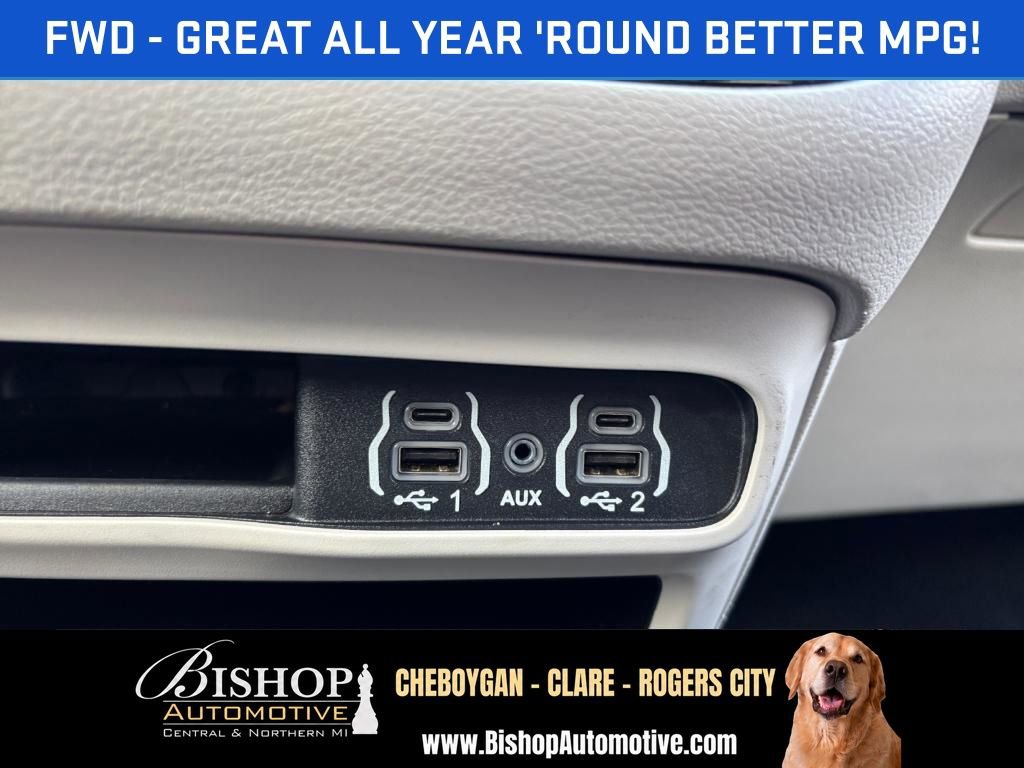 2023 Chrysler Pacifica Touring L image 9