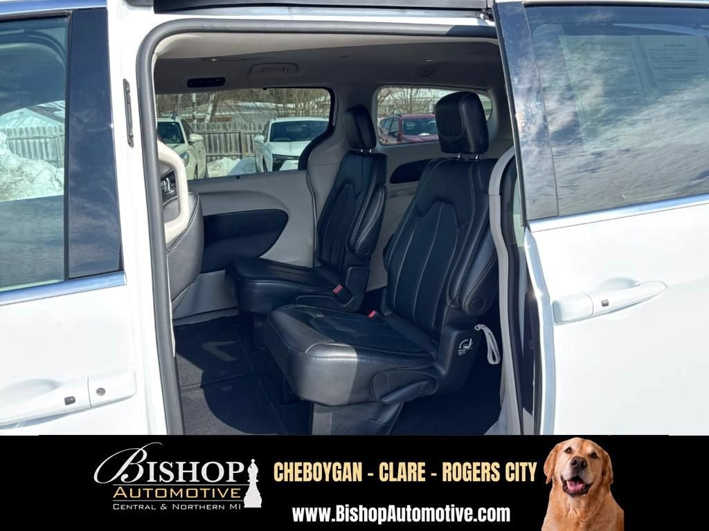 2023 Chrysler Pacifica Touring L image 25
