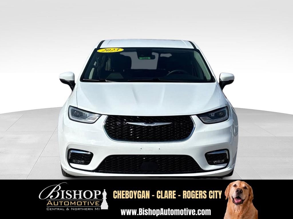 2023 Chrysler Pacifica Touring L image 16