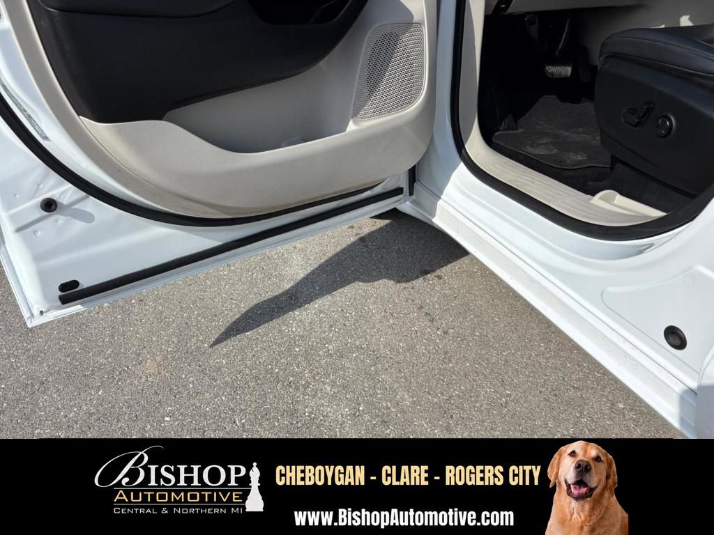 2023 Chrysler Pacifica Touring L image 19