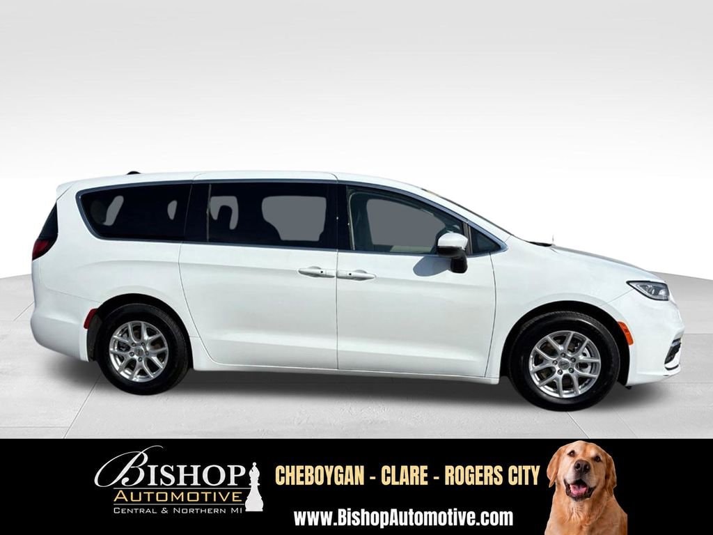 2023 Chrysler Pacifica Touring L image 14