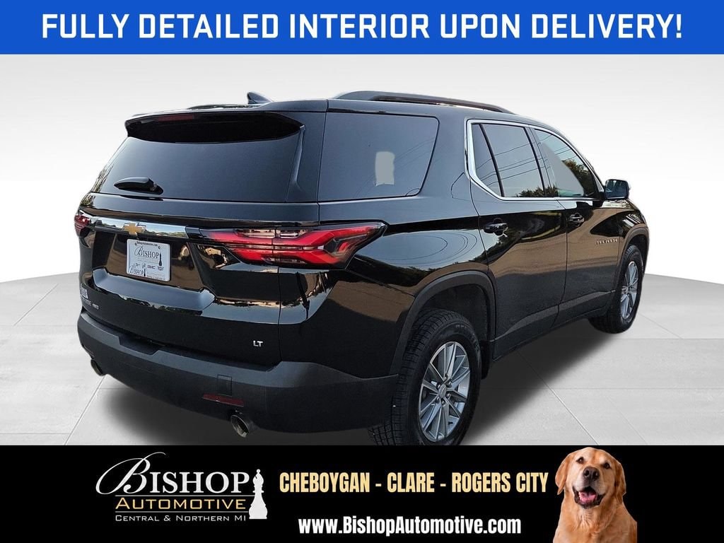2023 Chevrolet Traverse LT Cloth vehicle photo 3