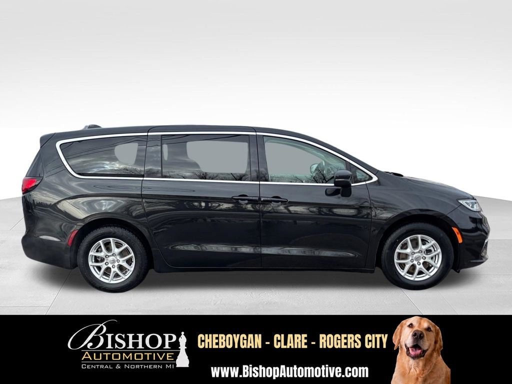 2023 Chrysler Pacifica Touring L - Photo 12