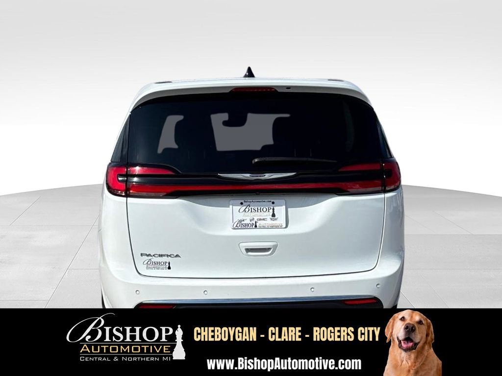 2023 Chrysler Pacifica Touring L image 12
