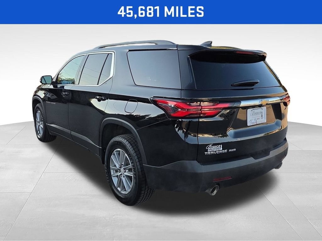 2023 Chevrolet Traverse LT Cloth vehicle photo 4