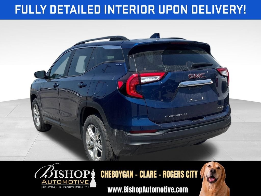 2022 GMC Terrain SLE image 3