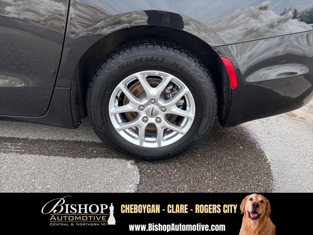 2023 Chrysler Pacifica Touring L - Photo 19