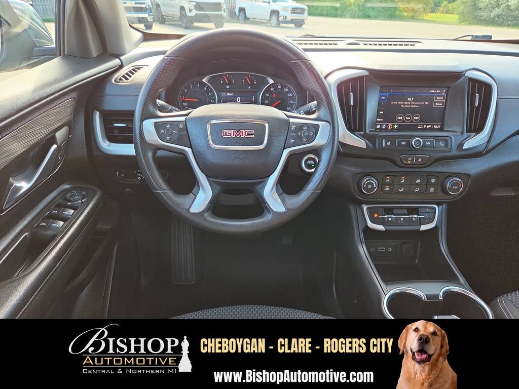 2024 GMC Terrain SLE vehicle photo 3