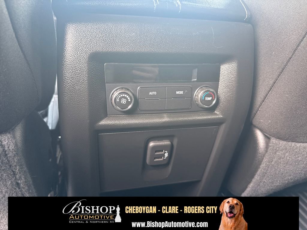 2023 Chevrolet Traverse LT Cloth image 16