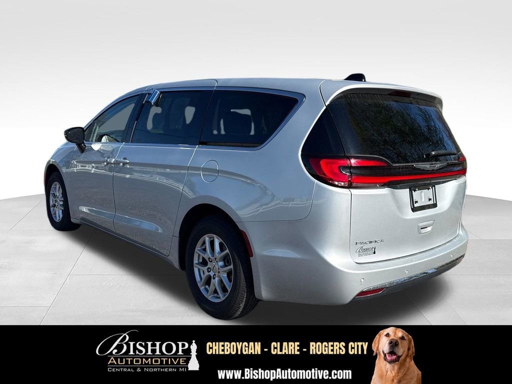 2024 Chrysler Pacifica Touring L image 10