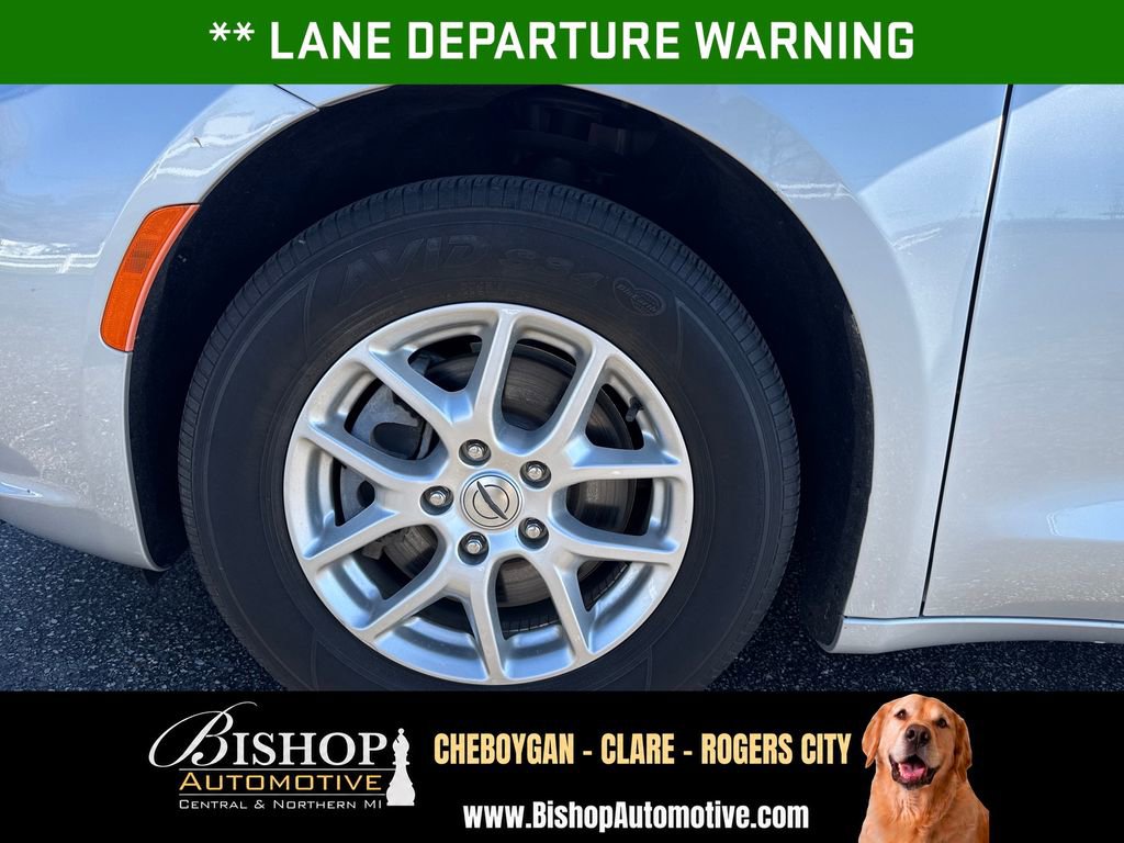 2024 Chrysler Pacifica Touring L - Photo 18
