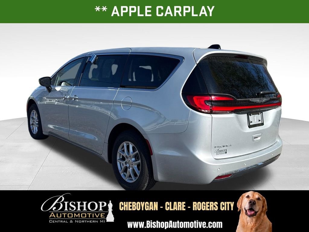 2024 Chrysler Pacifica Touring L - Photo 10