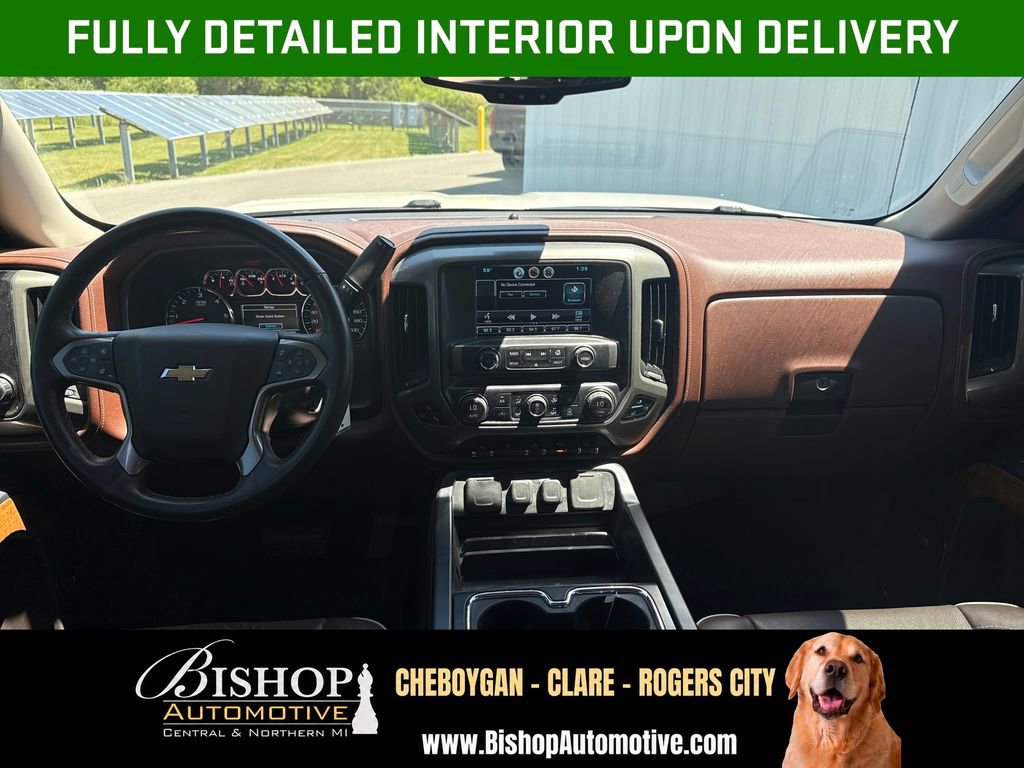 2015 Chevrolet Silverado 1500 High Country image 3