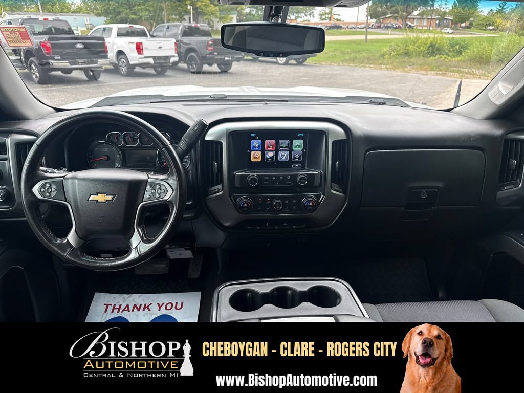 2018 Chevrolet Silverado 1500 LT vehicle photo 3