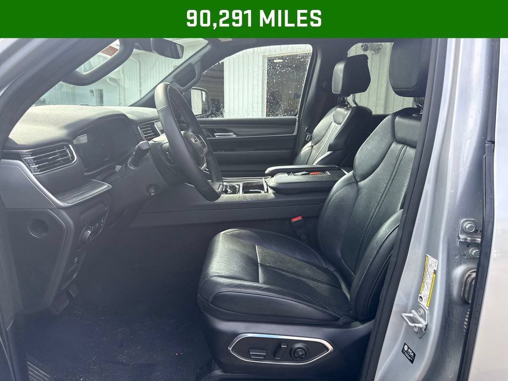 2024 Jeep Wagoneer L Series II vehicle photo 4