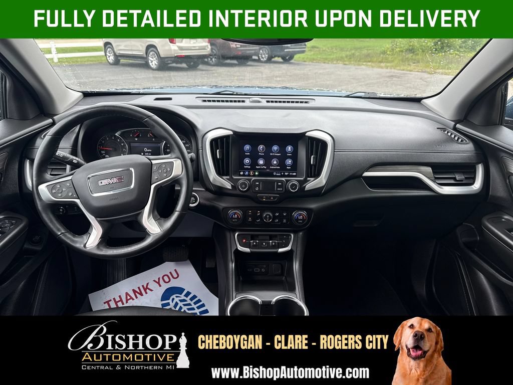 2024 GMC Terrain SLT vehicle photo 3