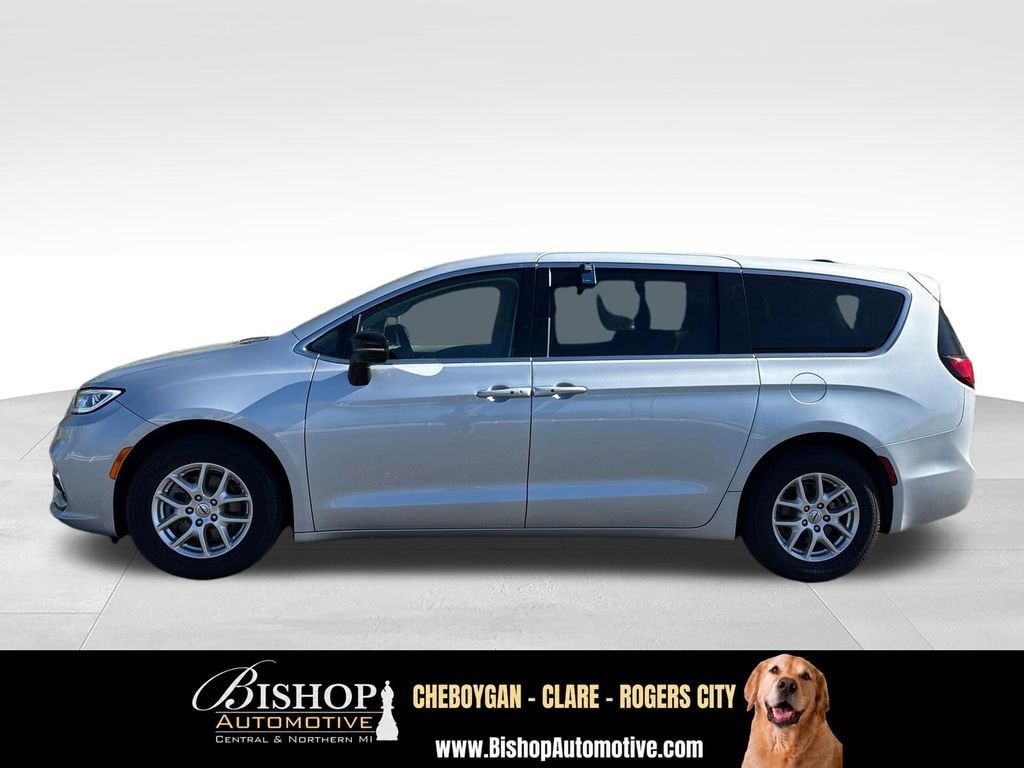 2024 Chrysler Pacifica Touring L image 9