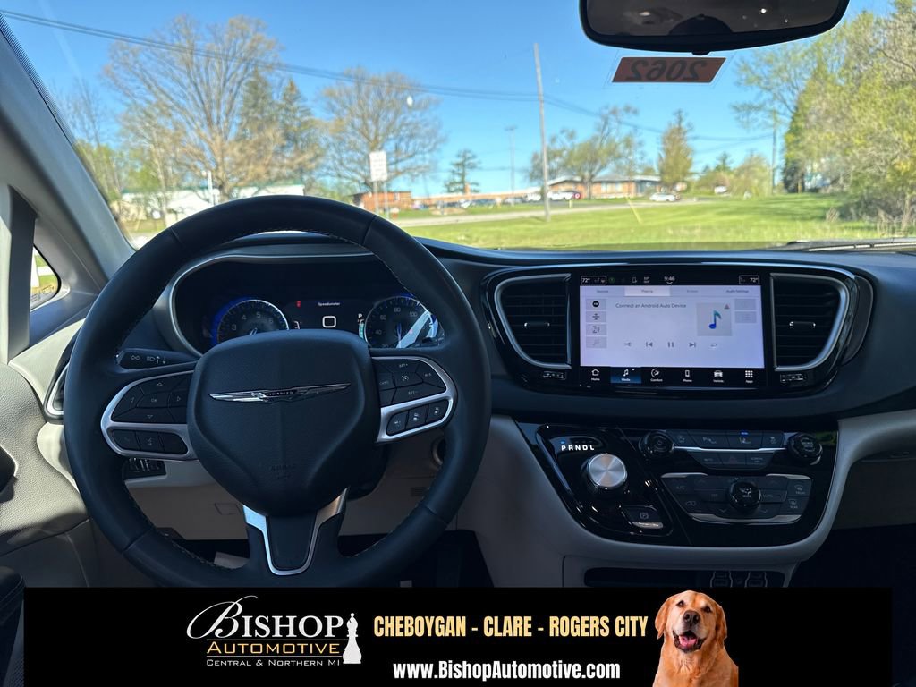 2024 Chrysler Pacifica Touring L image 16