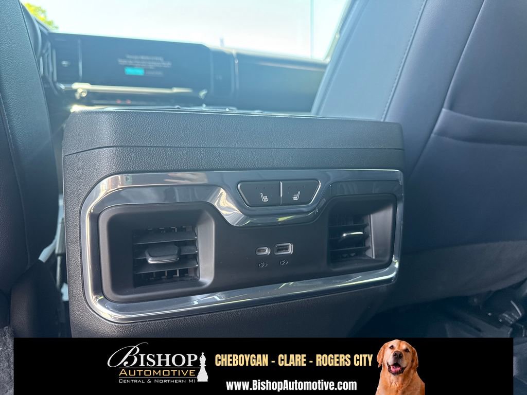 2023 Chevrolet Silverado 1500 High Country image 17