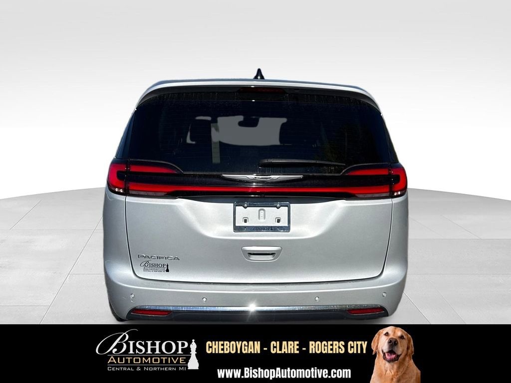 2024 Chrysler Pacifica Touring L image 11