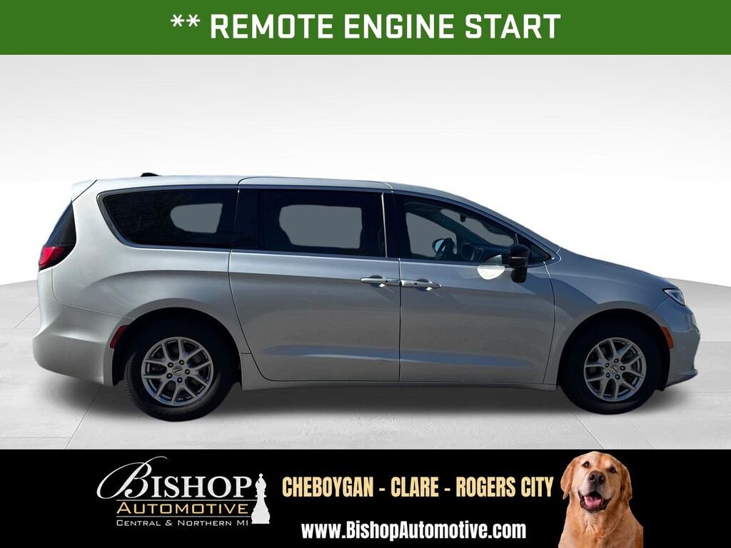 2024 Chrysler Pacifica Touring L - Photo 13