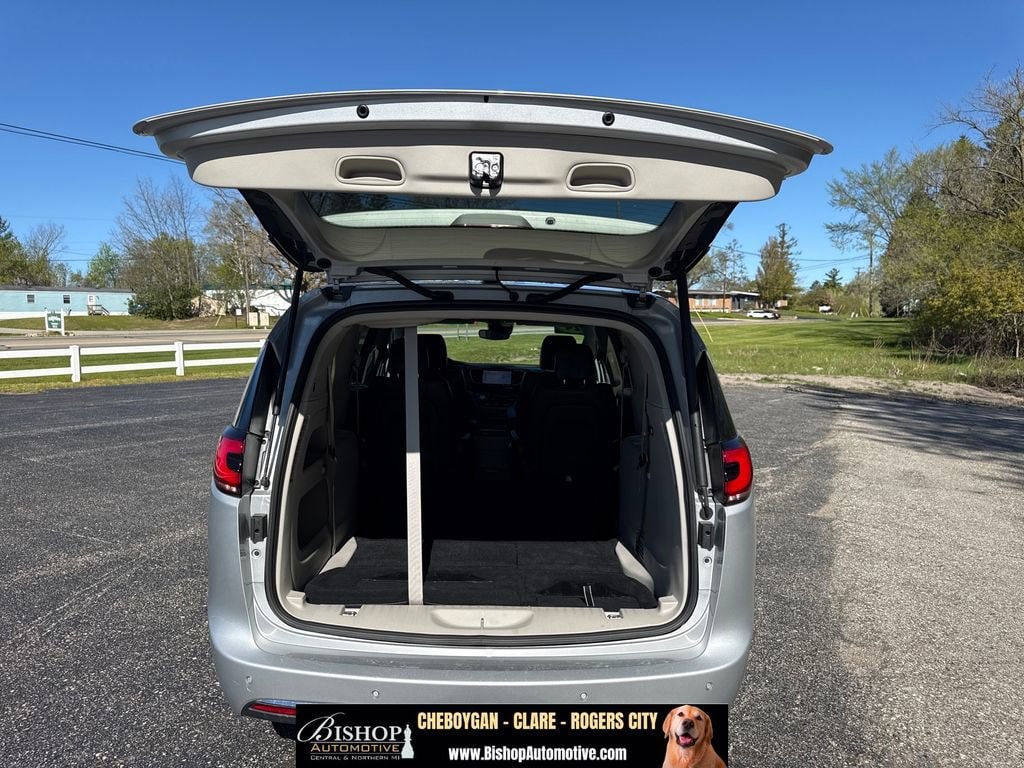 2024 Chrysler Pacifica Touring L - Photo 42