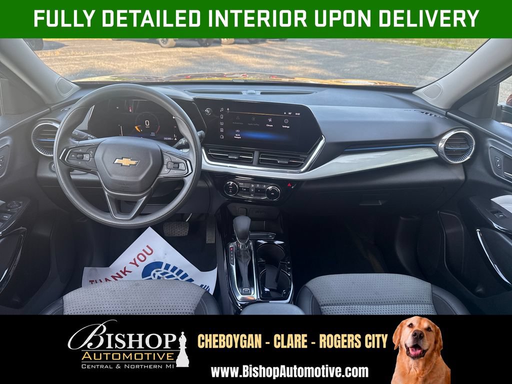 2025 Chevrolet Trax LT vehicle photo 3