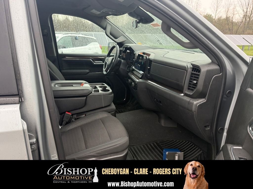 2024 Chevrolet Silverado 1500 LT (2FL) image 16