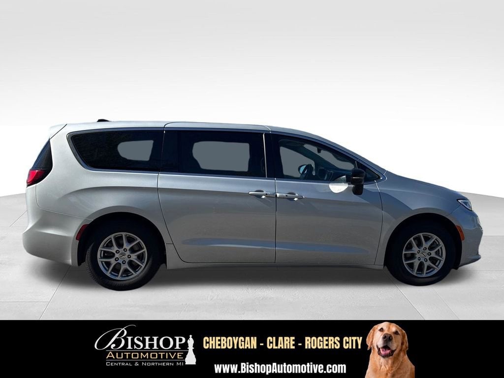2024 Chrysler Pacifica Touring L image 13