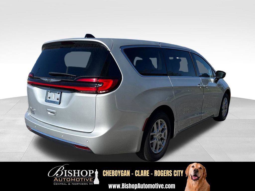 2024 Chrysler Pacifica Touring L image 12