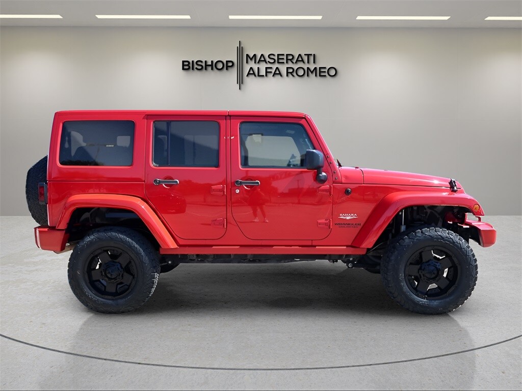 2015 Jeep Wrangler Unlimited Sahara photo 2