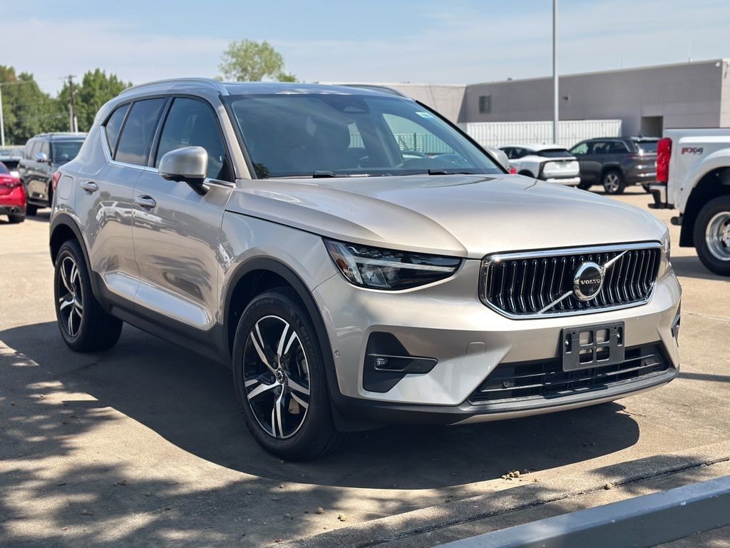 Used 2023 Volvo XC40 B5 Plus Bright Theme SUV