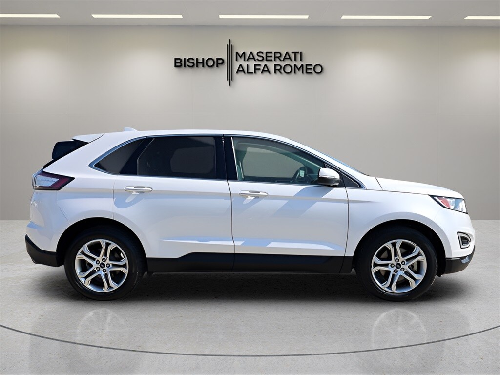 2016 Ford Edge Titanium photo 2
