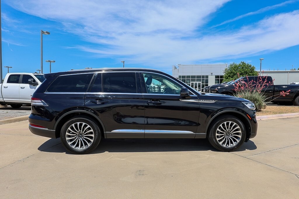 2023 Lincoln Aviator Reserve photo 2
