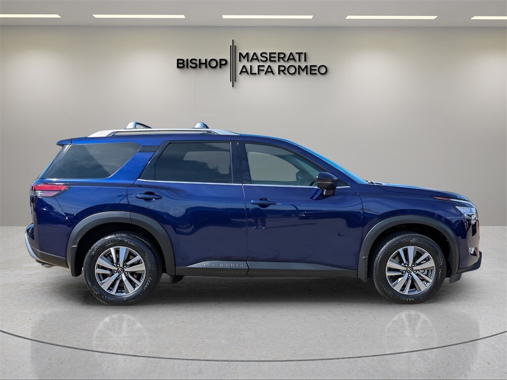 2024 Nissan Pathfinder SL photo 2