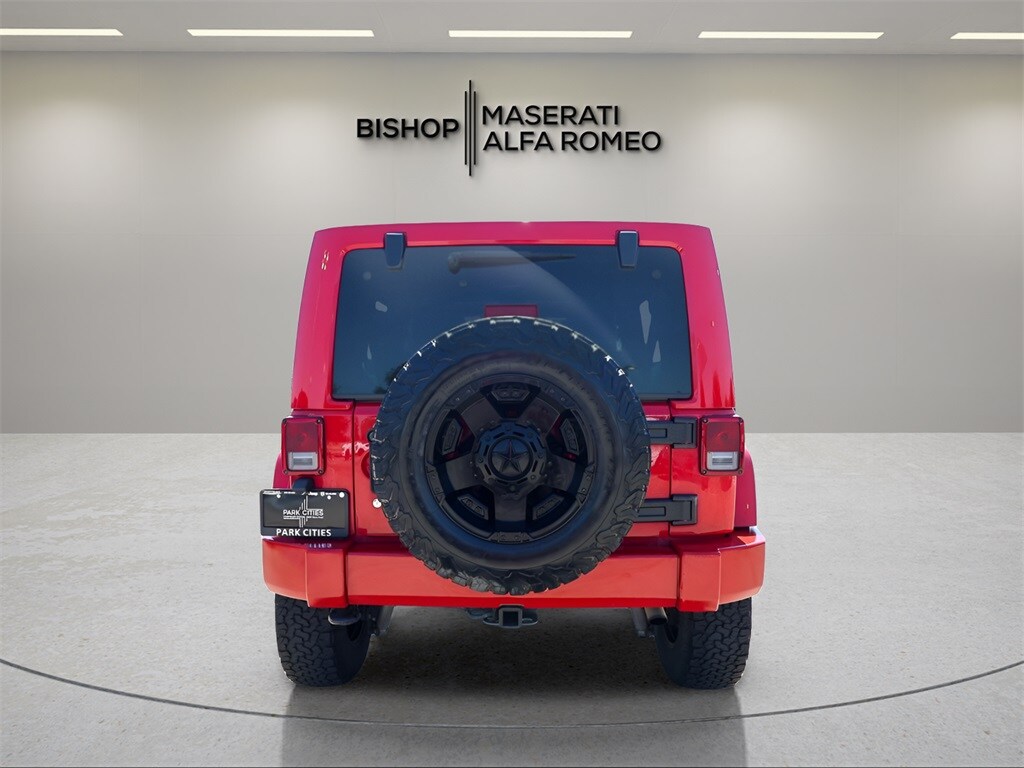 2015 Jeep Wrangler Unlimited Sahara photo 4